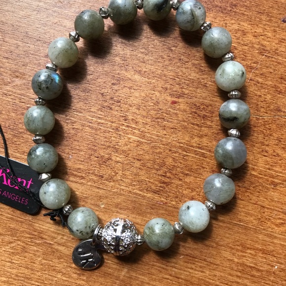 Jacqueline Kent Labradorite stretch Bracelet - Picture 5 of 6